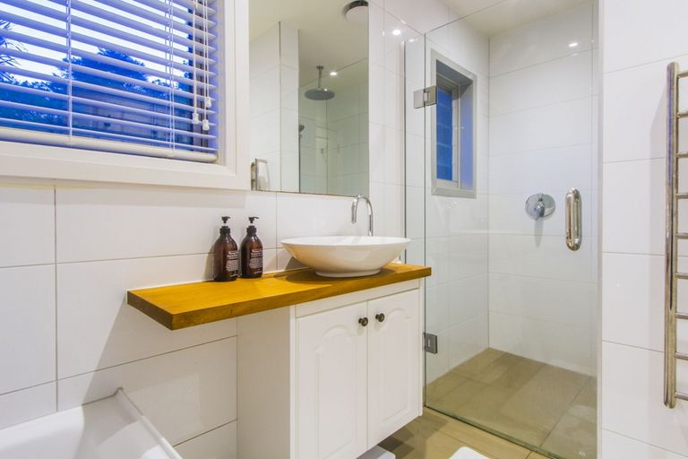 Photo of property in 146 Laingholm Drive, Laingholm, Auckland, 0604