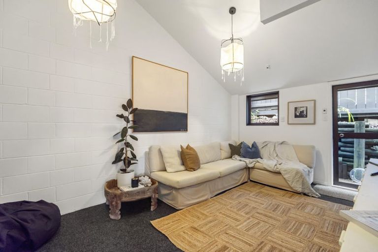 Photo of property in 1/92 Victoria Road, Devonport, Auckland, 0624