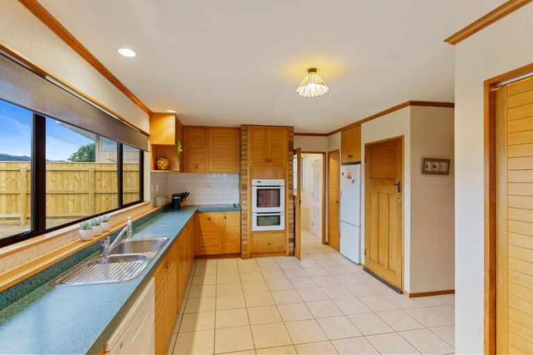 Photo of property in 128 Seaview Road, Paraparaumu Beach, Paraparaumu, 5032