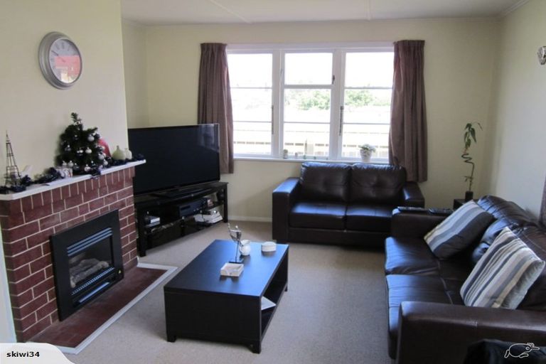 Photo of property in 35 Atiawa Crescent, Waiwhetu, Lower Hutt, 5010