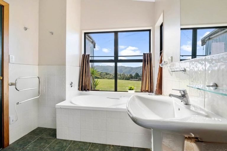Photo of property in 22 Falls Road, Hunua, Papakura, 2583