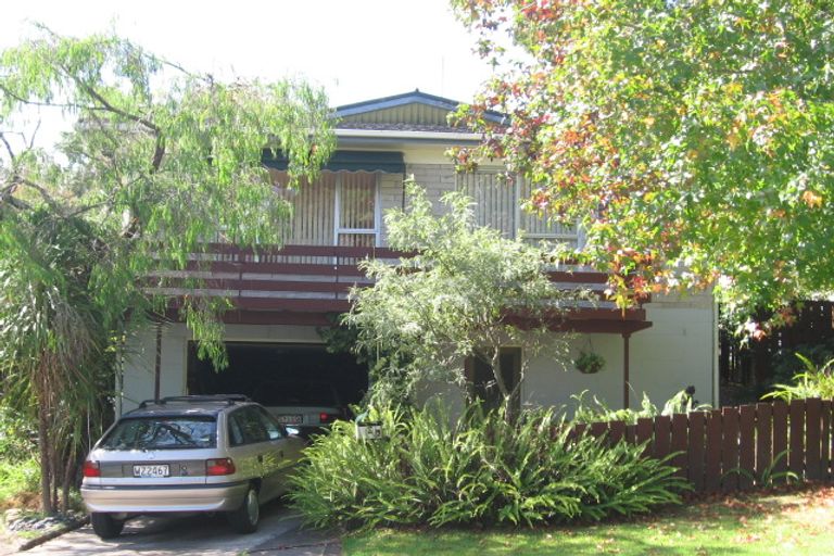 Photo of property in 2/9 Havelle Avenue, Titirangi, Auckland, 0604