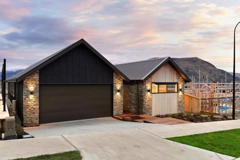 Photo of property in 125 Spur Ridge Rise, Jacks Point, 9371