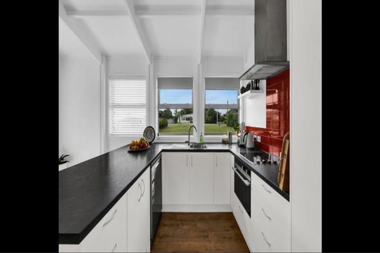 Photo of property in 11 Tasman Street, Opunake, 4616