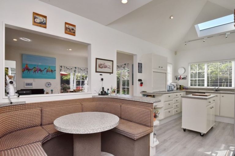 Photo of property in 28 Witbrock Crescent, Burnside, Christchurch, 8053