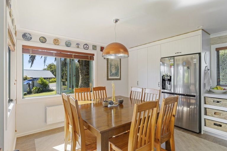 Photo of property in 128 Wairau Road, Oakura, 4314