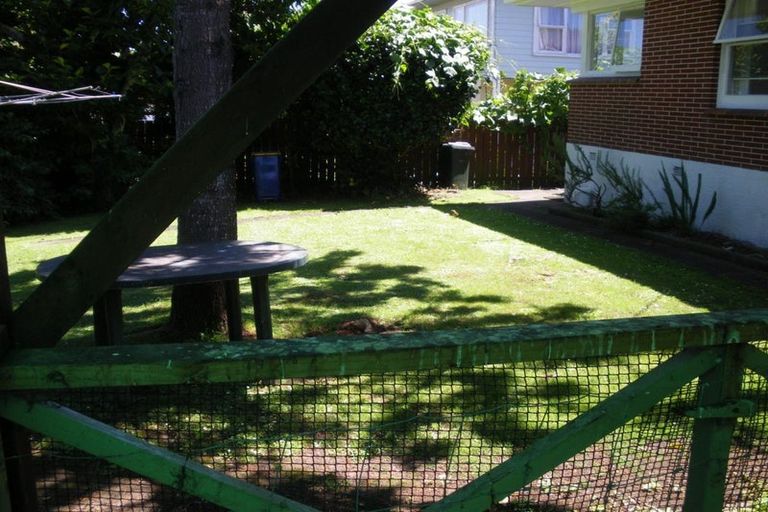 Photo of property in 2/8 Evelyn Place, Hillcrest, Auckland, 0627