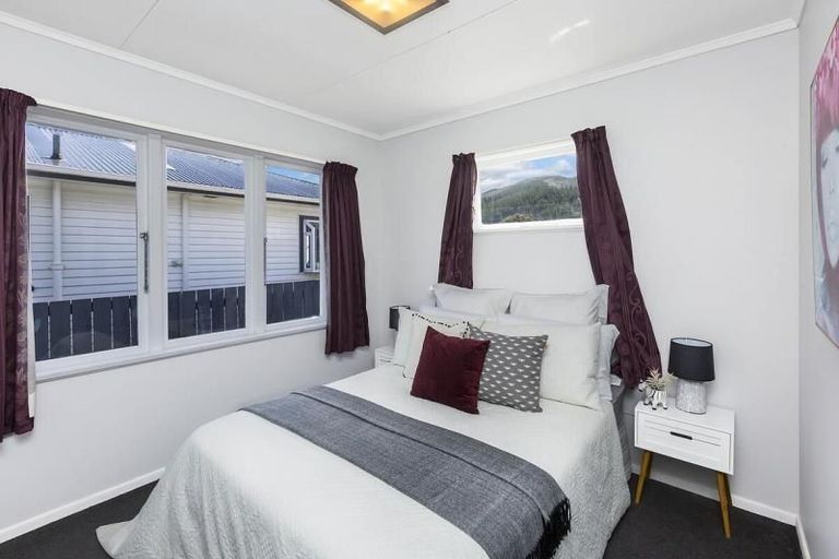 Photo of property in 10 Roberts Street, Wainuiomata, Lower Hutt, 5014
