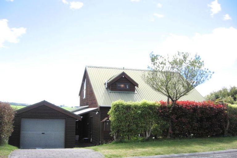 Photo of property in 2/3 Sylvia Place, Acacia Bay, Taupo, 3330