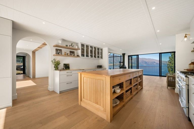 Photo of property in 66 Cedar Drive, Kelvin Heights, Queenstown, 9300