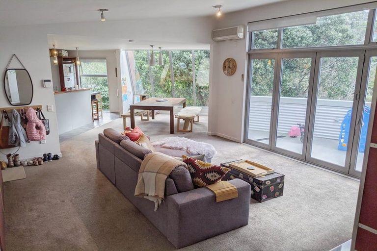 Photo of property in 126 Creswick Terrace, Northland, Wellington, 6012