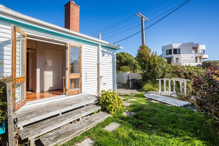Photo of property in 1 Pukatea Street, Eastbourne, Lower Hutt, 5013