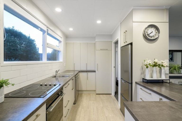 Photo of property in 26 Endeavour Avenue, Welcome Bay, Tauranga, 3112