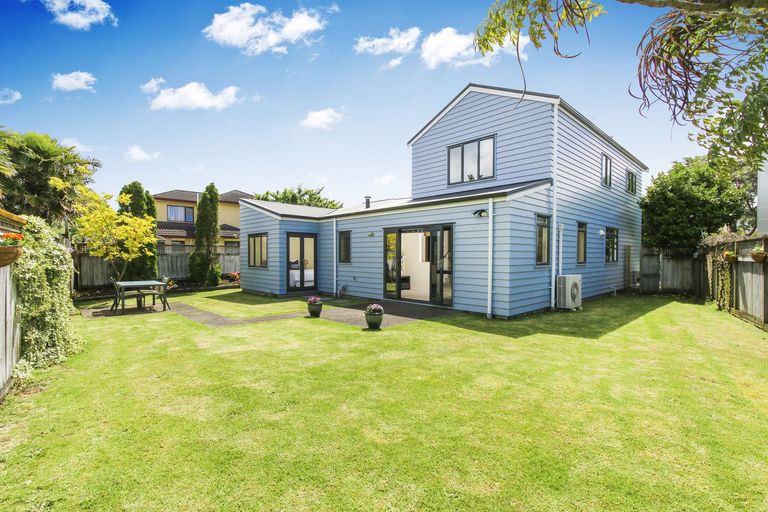 Photo of property in 29 Vinograd Drive, Te Atatu Peninsula, Auckland, 0610