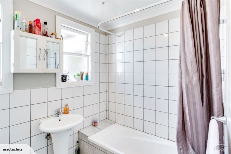 Photo of property in 130 Nuffield Avenue, Marewa, Napier, 4110