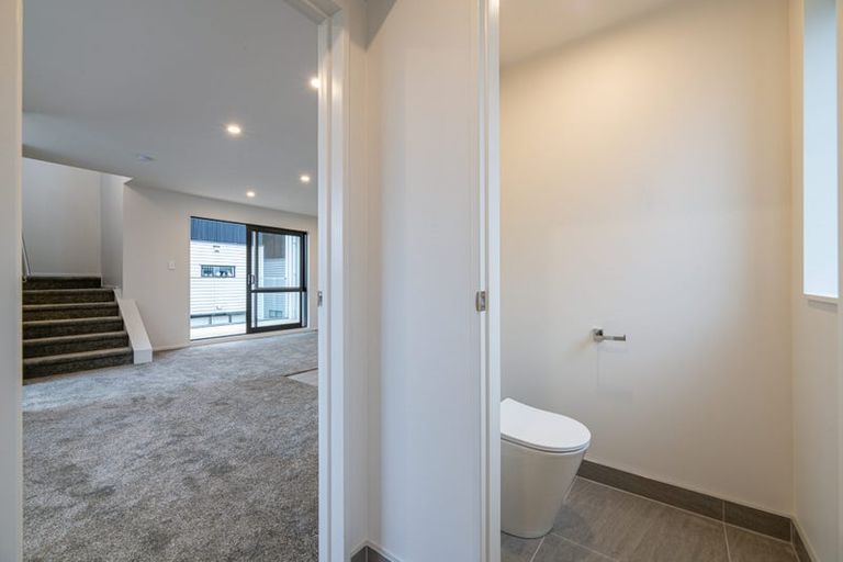 Photo of property in 5/17 Kingdale Road, Henderson, Auckland, 0610