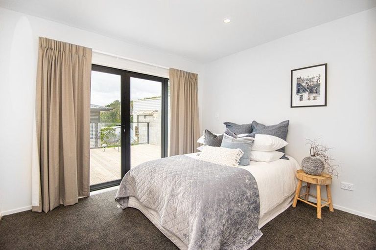 Photo of property in 6a Grays Road, Plimmerton, Porirua, 5026