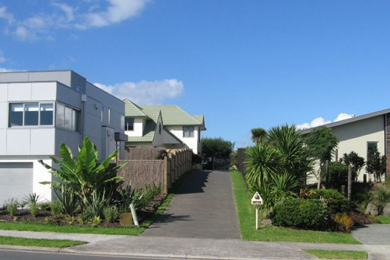 Photo of property in 25 Waimanu Bay Drive, Te Atatu Peninsula, Auckland, 0610