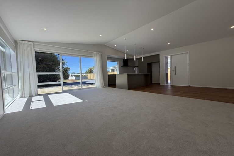 Photo of property in 52 Wairau Road, Oakura, 4314