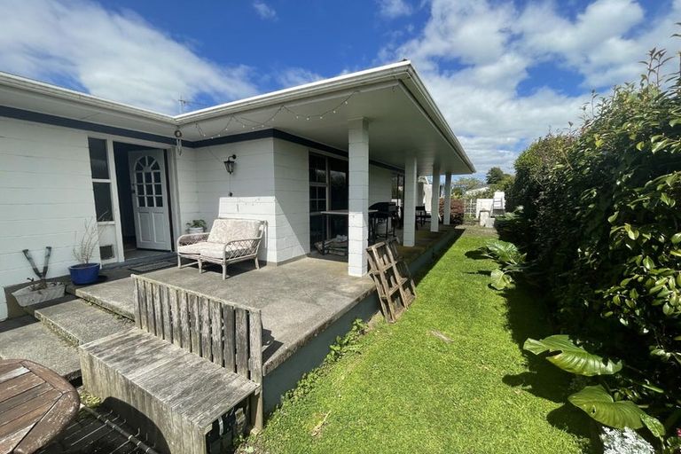 Photo of property in 15 Kauri Street, Inglewood, 4330