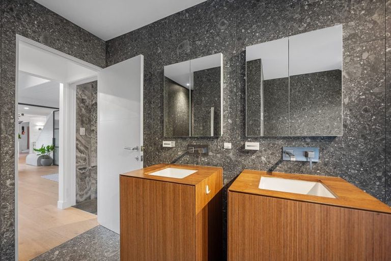 Photo of property in 9 Quebec Road, Milford, Auckland, 0620