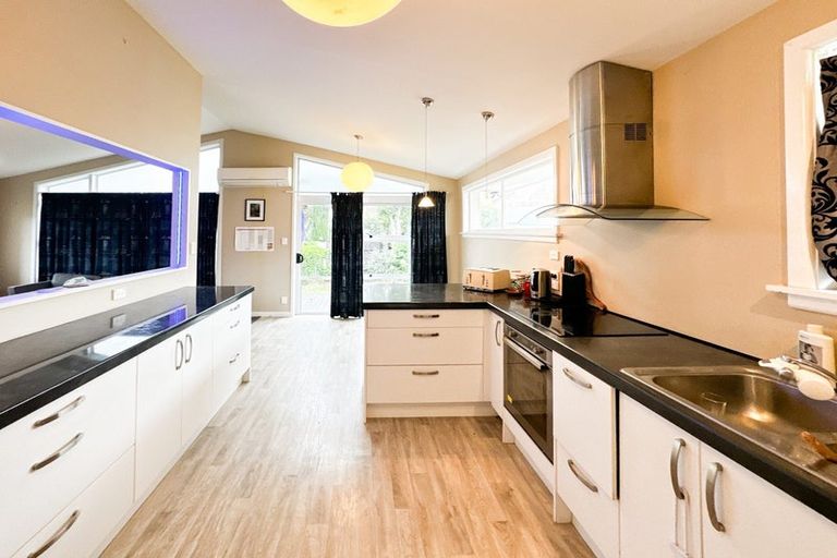 Photo of property in 1 Ostend Place, Avonhead, Christchurch, 8042