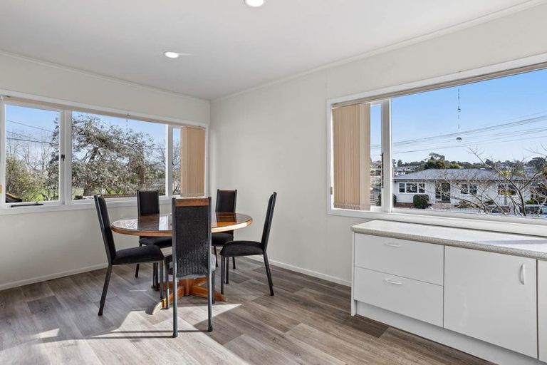 Photo of property in 18 Pax Avenue, Forrest Hill, Auckland, 0620