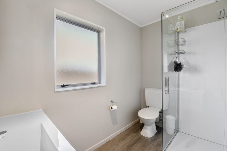 Photo of property in 38 Perotti Place, Conifer Grove, Takanini, 2112