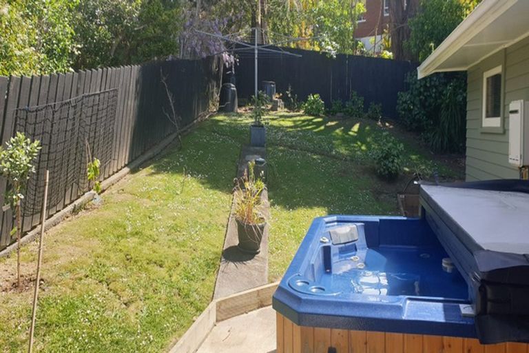 Photo of property in 28 Compton Street, Hillcrest, Auckland, 0627