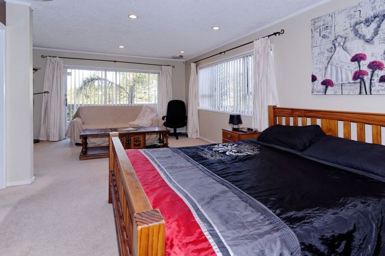 Photo of property in 56 Cyclarama Crescent, Massey, Auckland, 0614