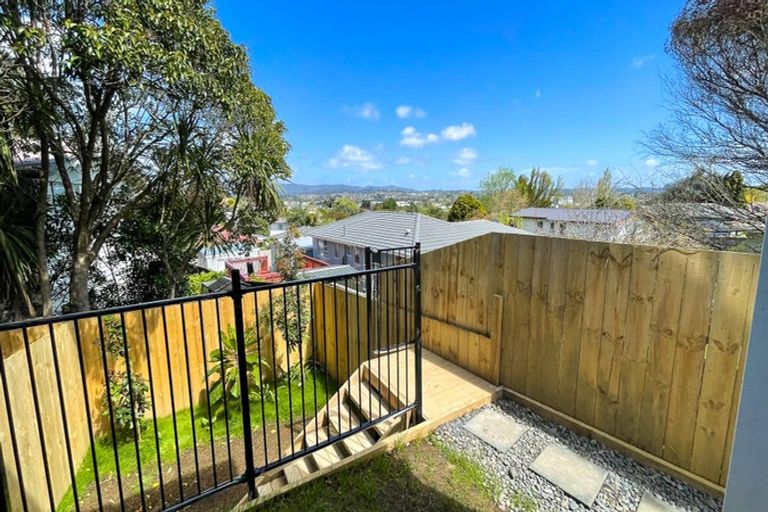 Photo of property in 1/7 South Pacific Place, Henderson, Auckland, 0612