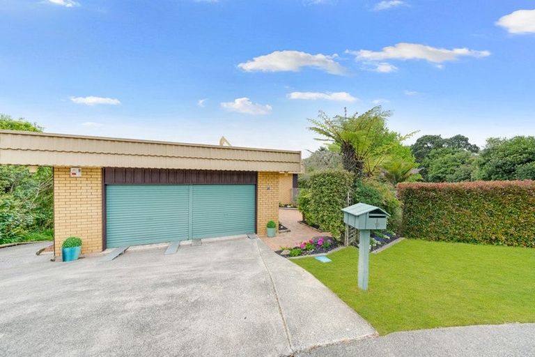 Photo of property in 18 Redmount Place, Red Hill, Papakura, 2110