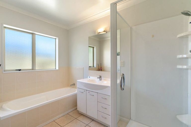 Photo of property in 4 Ashleigh Way, Waikanae Beach, Waikanae, 5036