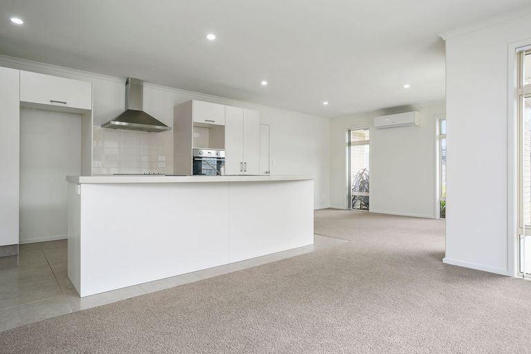 Photo of property in 31 Plescher Crescent, Leamington, Cambridge, 3432