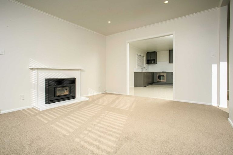 Photo of property in 2 Frizell Street, Beach Haven, Auckland, 0626