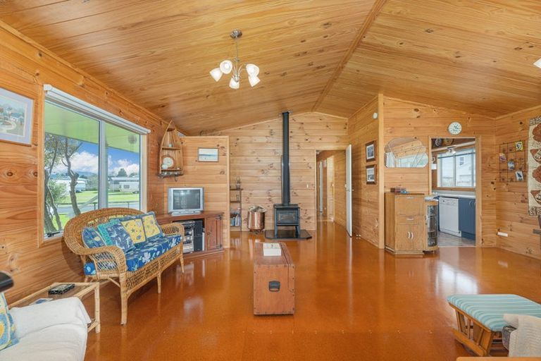 Photo of property in 10 Martin Place, Cooks Beach, Whitianga, 3591