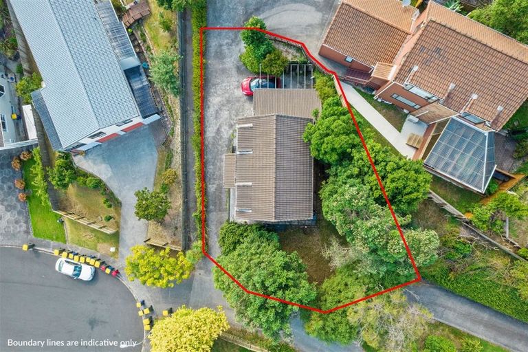 Photo of property in 2/10 Helicon Place, Totara Vale, Auckland, 0629