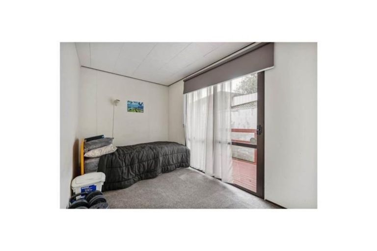 Photo of property in 2/27 Nearco Street, Randwick Park, Auckland, 2105