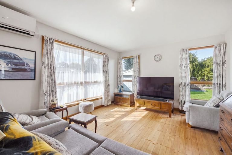 Photo of property in 2/102 Wainoni Road, Avondale, Christchurch, 8061
