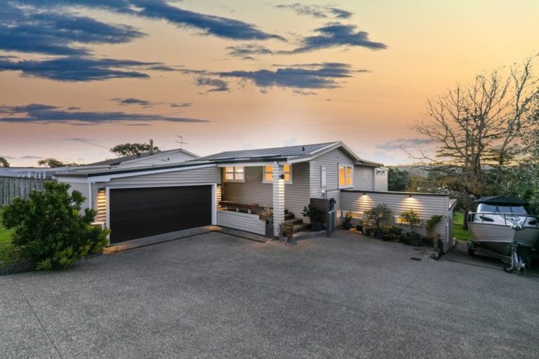 Photo of property in 9 Outlook Road, Greenhithe, Auckland, 0632
