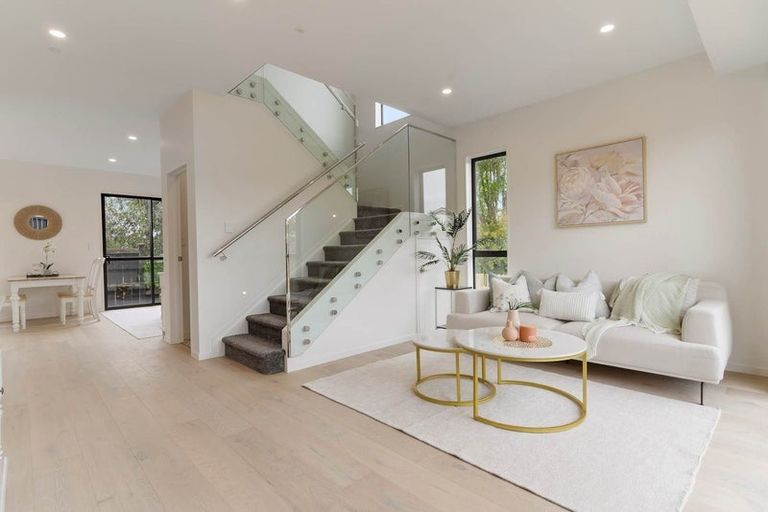 Photo of property in 48b Portadown Avenue, Pakuranga Heights, Auckland, 2010