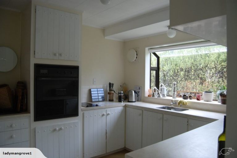 Photo of property in 50 Matua Road, Huapai, Kumeu, 0810