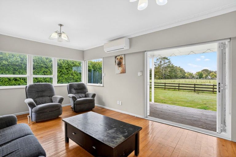 Photo of property in 61 Boord Crescent, Kumeu, 0891