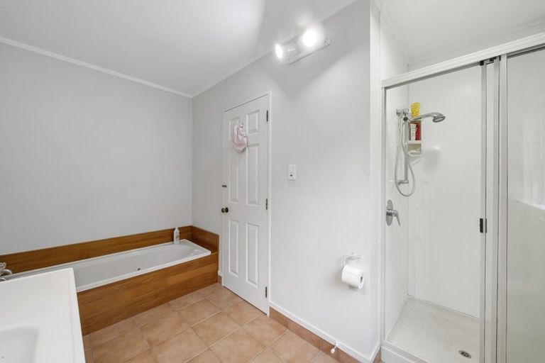 Photo of property in 5 Papawai Grove, Waikanae, 5036