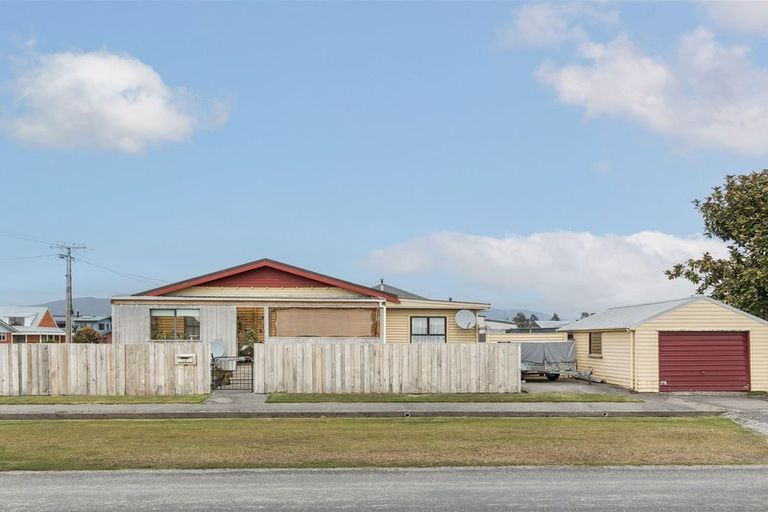 Photo of property in 20 Bentham Street, Westport, 7825