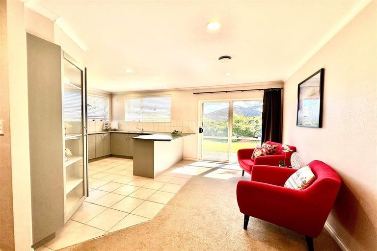 Photo of property in 6 Richard Halse Drive, Manurewa, Auckland, 2105