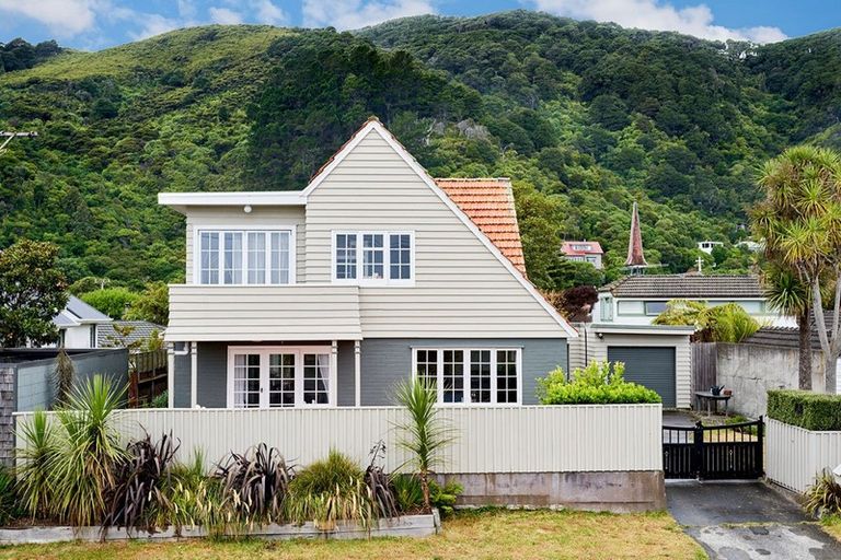 Photo of property in 14 Maire Street, Eastbourne, Lower Hutt, 5013