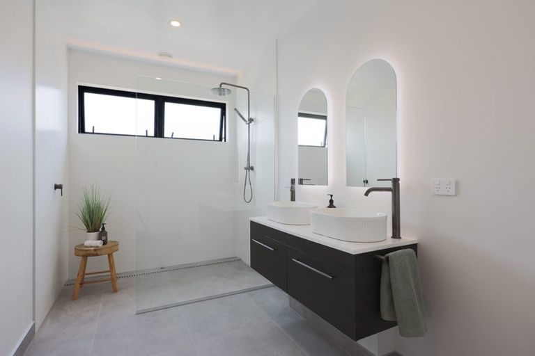 Photo of property in 8 Maire Street, Woburn, Lower Hutt, 5010