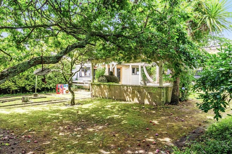 Photo of property in 23 Taipari Road, Te Atatu Peninsula, Auckland, 0610