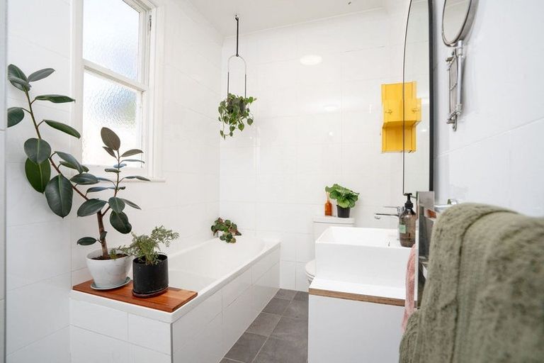 Photo of property in 166 Owen Street, Newtown, Wellington, 6021